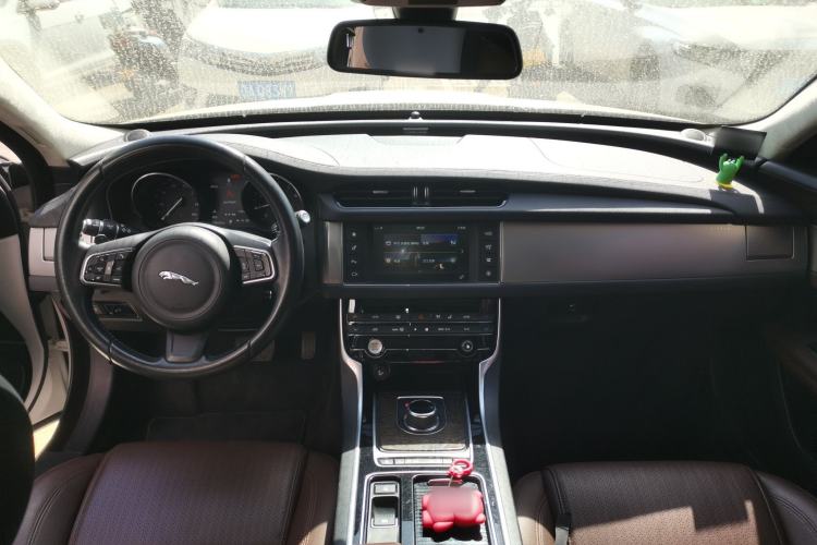 Used Jaguar XFL 2017 XFL 2.0T 200PS Luxury Edition Center Console