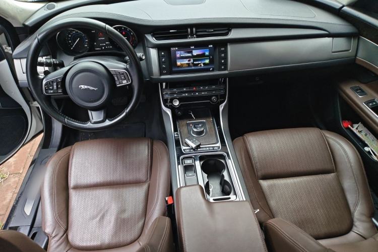 Used Jaguar XFL 2017 XFL 2.0T 240PS Luxury Edition Center Console