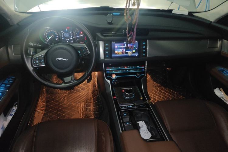 Used Jaguar XFL 2017 XFL 2.0T 200PS Luxury Edition Center Console