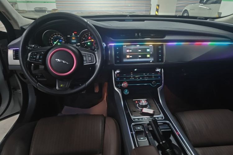 Used Jaguar XFL 2017 XFL 2.0T 200PS Luxury Edition Center Console