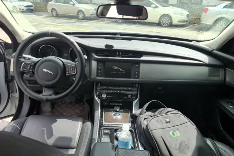 Used Jaguar XFL 2017 XFL 2.0T 200PS Elite Edition Center Console