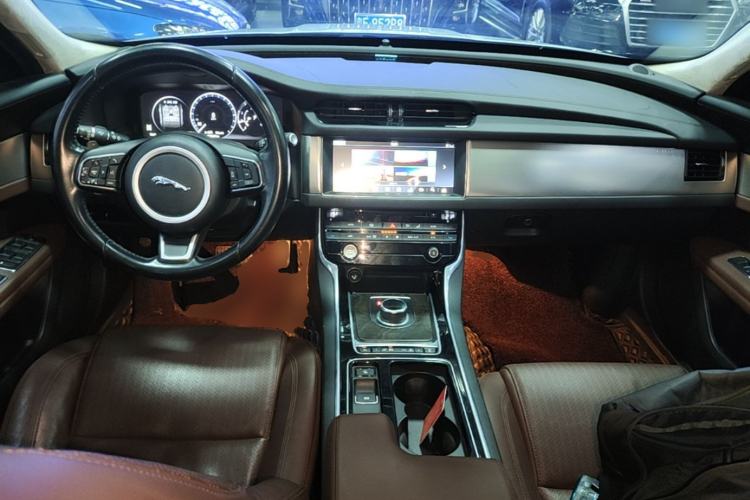 Used Jaguar XFL 2017 XFL 2.0T 240PS Premium Edition Center Console