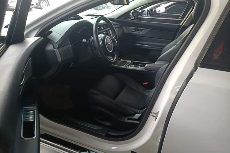 Used Jaguar XFL 2017 XFL 2.0T 240PS Luxury Edition Driver Seat