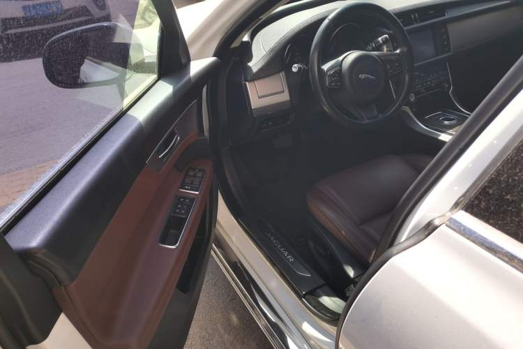 Used Jaguar XFL 2017 XFL 2.0T 200PS Luxury Edition Driver Seat