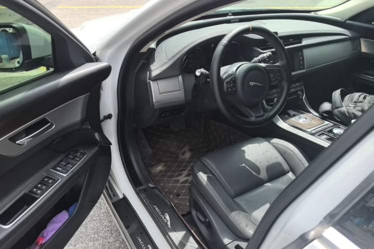 Used Jaguar XFL 2017 XFL 2.0T 200PS Elite Edition Driver Seat