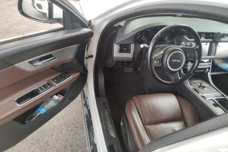 Used Jaguar XFL 2017 XFL 2.0T 240PS Luxury Edition Driver Seat