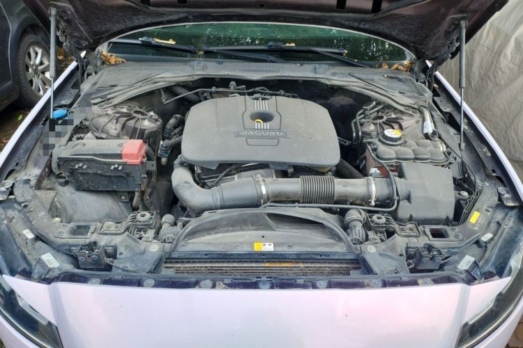 Used Jaguar XFL 2017 XFL 2.0T 200PS Windflower Edition Engine Bay