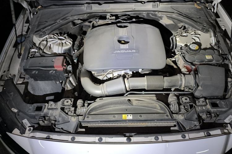 Used Jaguar XFL 2017 XFL 2.0T 200PS Windflower Edition Engine Bay