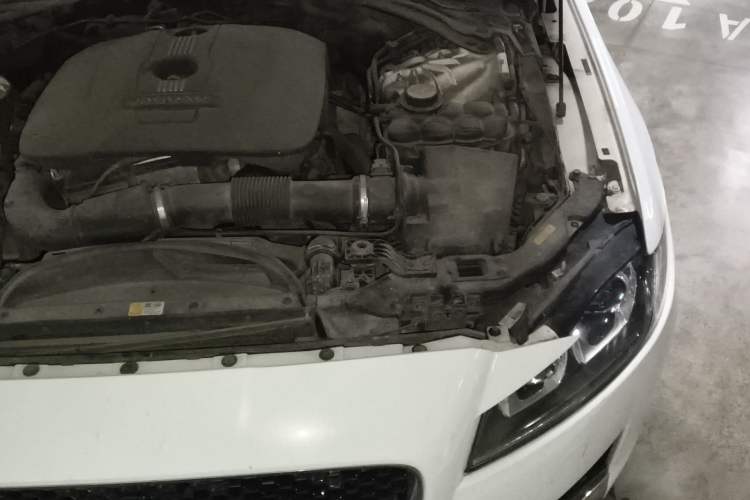 Used Jaguar XFL 2017 XFL 2.0T 200PS Elite Edition Engine Bay Left
