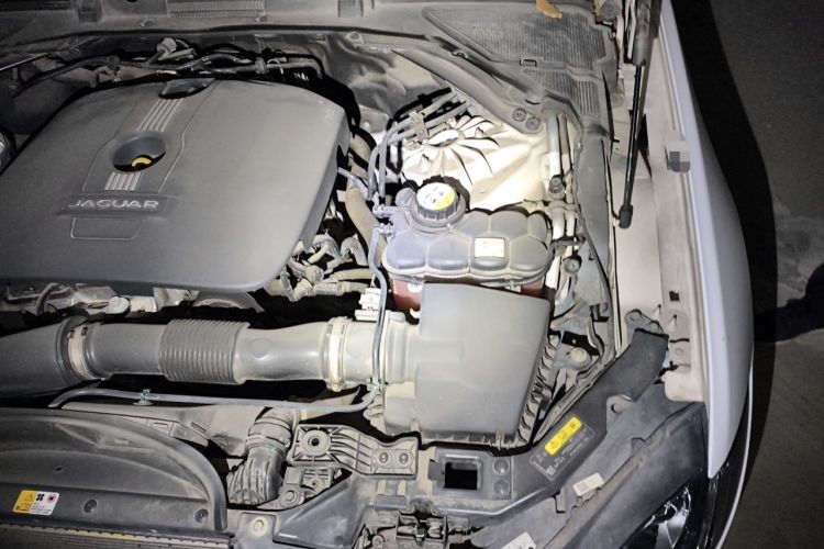 Used Jaguar XFL 2017 XFL 2.0T 200PS Windflower Edition Engine Bay Left