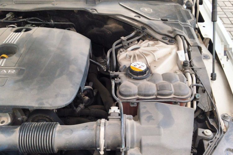 Used Jaguar XFL 2017 XFL 2.0T 200PS Elite Edition Engine Bay Left