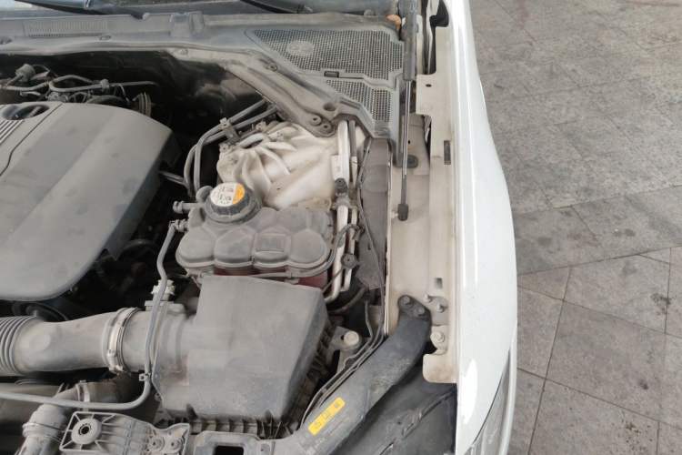 Used Jaguar XFL 2017 XFL 2.0T 240PS Luxury Edition Engine Bay Left