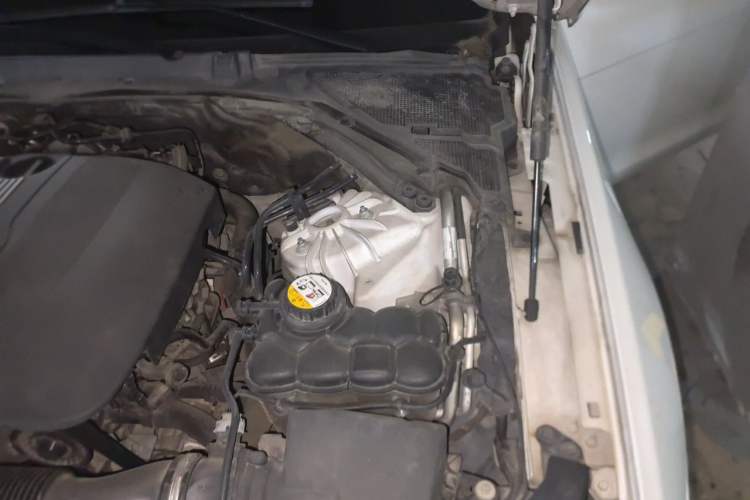 Used Jaguar XFL 2017 XFL 2.0T 240PS Luxury Edition Engine Bay Left