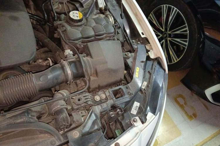 Used Jaguar XFL 2017 XFL 2.0T 200PS Luxury Edition Engine Bay Left