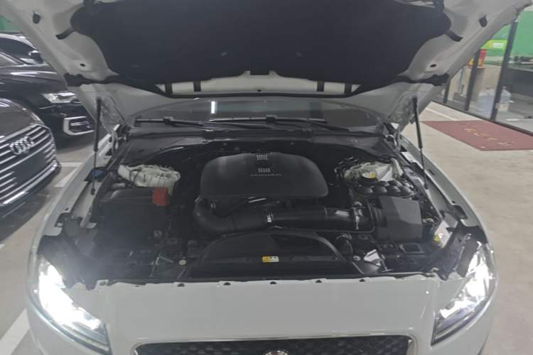 Used Jaguar XFL 2017 XFL 2.0T 200PS Luxury Edition Engine Bay