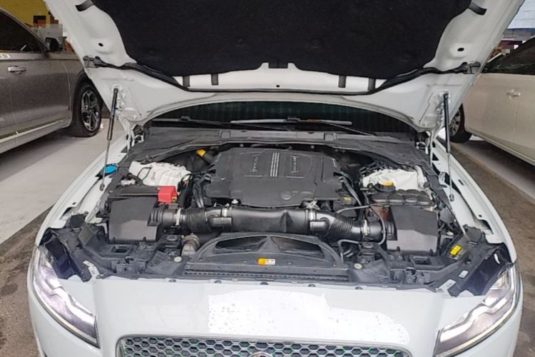 Used Jaguar XFL 2017 XFL 3.0 SC 340 PS Premium Edition Engine Bay