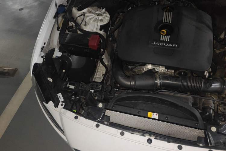 Used Jaguar XFL 2017 XFL 2.0T 200PS Luxury Edition Engine Bay Right