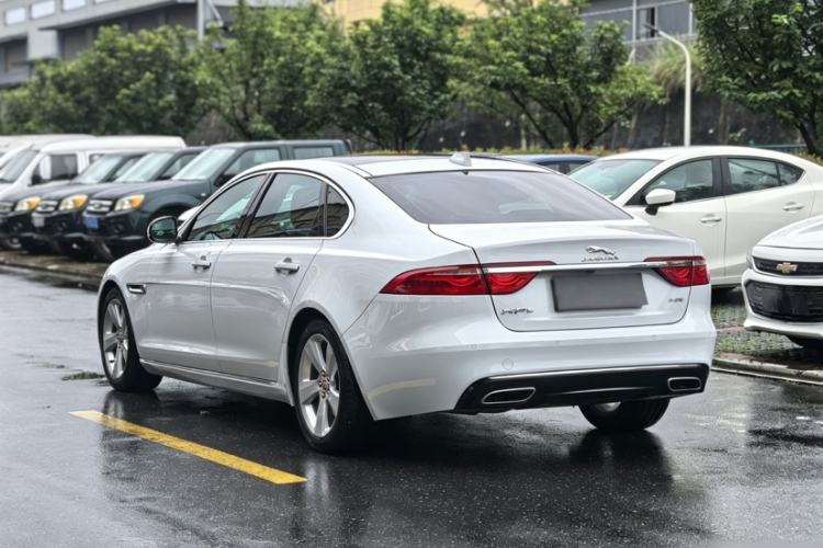 Used Jaguar XFL 2017 XFL 3.0 SC 340 PS Premium Edition Exterior 2