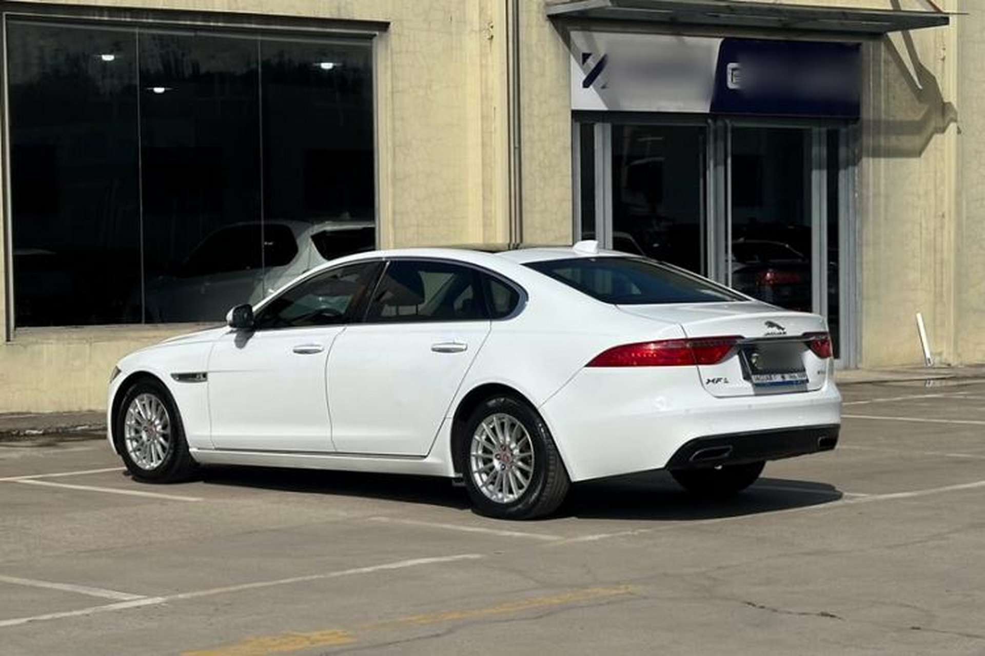Used Jaguar XFL 2017 XFL 2.0T 200PS Luxury Edition Exterior 4