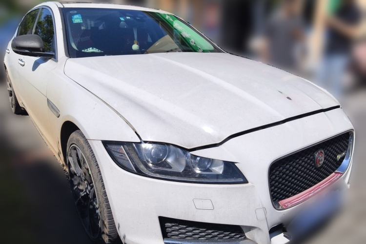 Used Jaguar XFL 2017 XFL 2.0T 240PS Luxury Edition Front Right 45 Deg