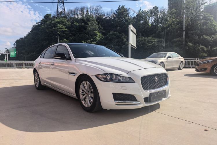 Used Jaguar XFL 2017 XFL 2.0T 240PS Luxury Edition Front Right 45 Deg