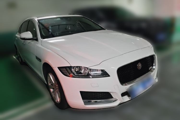Used Jaguar XFL 2017 XFL 2.0T 240PS Luxury Edition Front Right 45 Deg