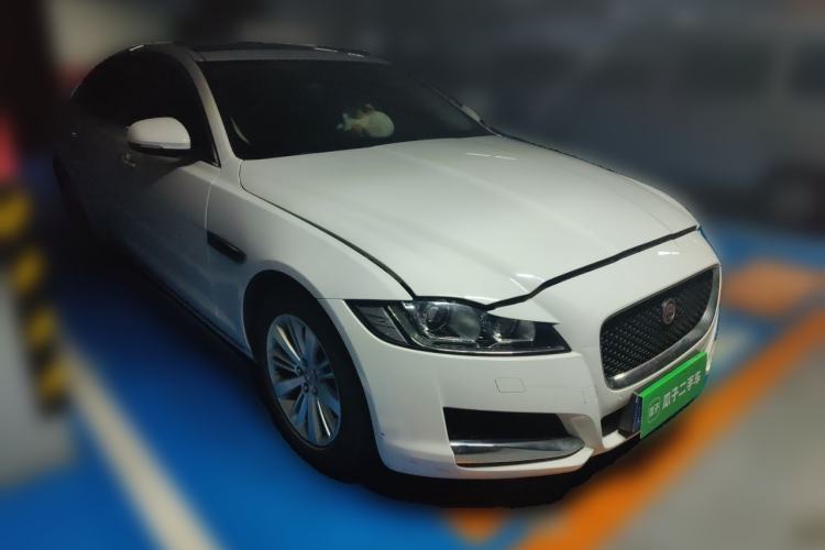 Used Jaguar XFL 2017 XFL 2.0T 240PS Luxury Edition Front Right 45 Deg