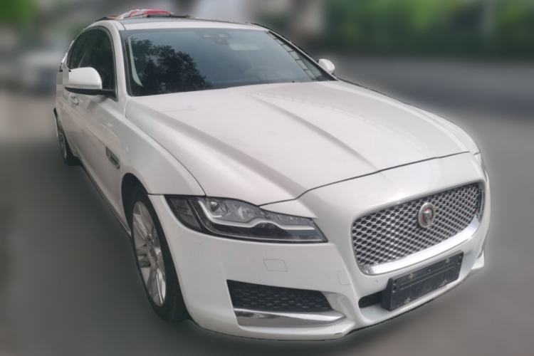 Used Jaguar XFL 2017 XFL 2.0T 240PS Premium Edition Front Right 45 Deg