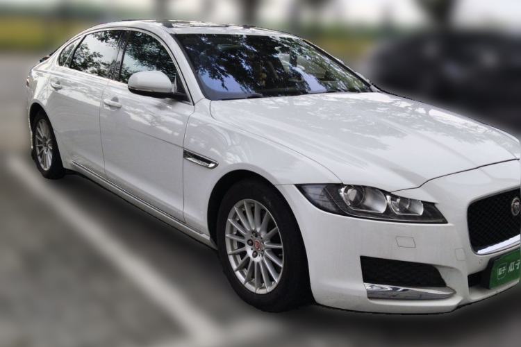 Used Jaguar XFL 2017 XFL 2.0T 200PS Elite Edition Front Right 45 Deg