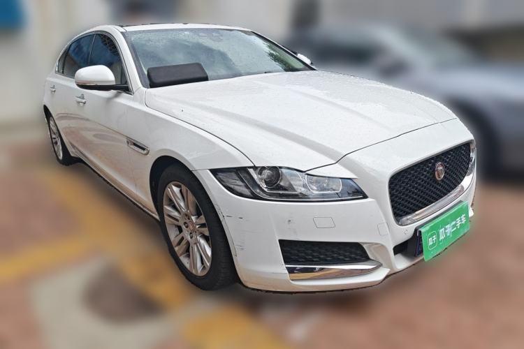 Used Jaguar XFL 2017 XFL 2.0T 240PS Luxury Edition Front Right 45 Deg