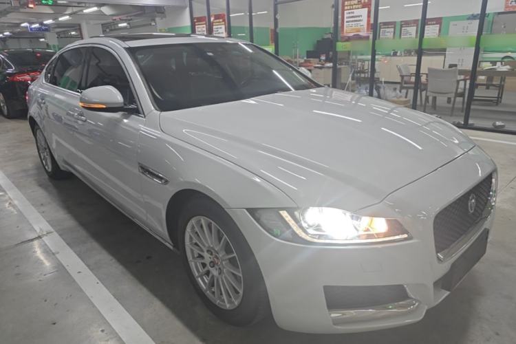 Used Jaguar XFL 2017 XFL 2.0T 200PS Luxury Edition Front Right 45 Deg