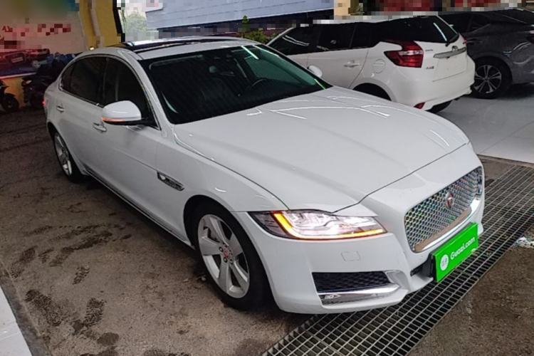 Used Jaguar XFL 2017 XFL 3.0 SC 340 PS Premium Edition Front Right 45 Deg