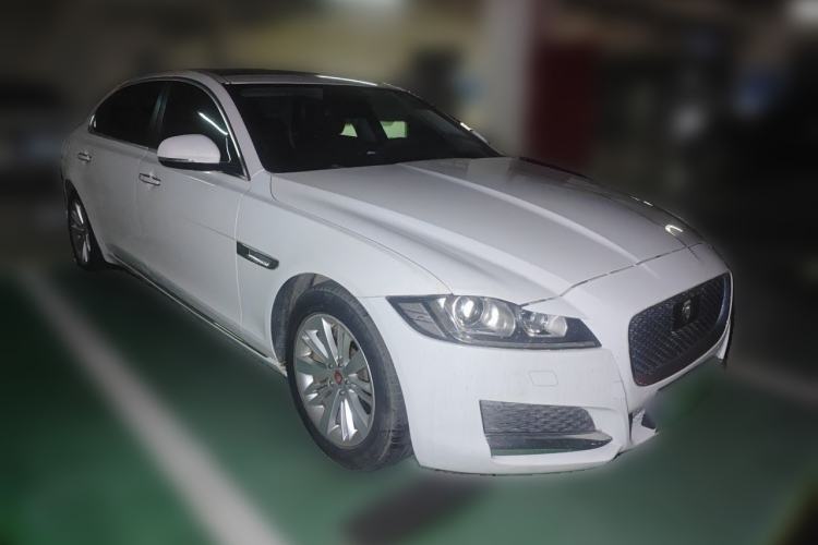 Used Jaguar XFL 2017 XFL 2.0T 240PS Premium Edition Front Right 45 Deg