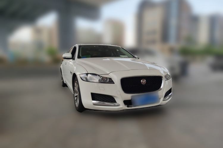 Used Jaguar XFL 2017 XFL 2.0T 240PS Luxury Edition Front Right 45 Deg