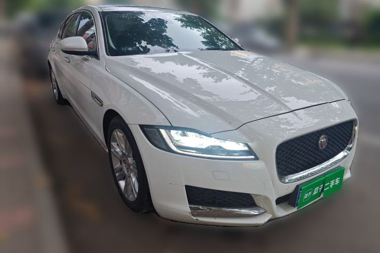 Used Jaguar XFL 2017 XFL 2.0T 240PS Luxury Edition Front Right 45 Deg