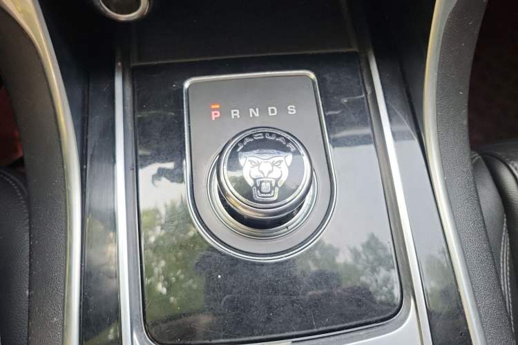 Used Jaguar XFL 2017 XFL 2.0T 200PS Windflower Edition Gear Lever