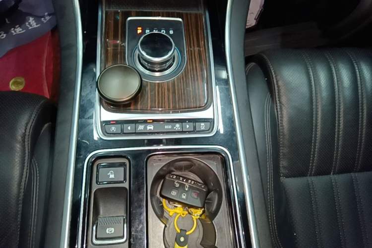 Used Jaguar XFL 2017 XFL 2.0T 240PS Luxury Edition Gear Lever