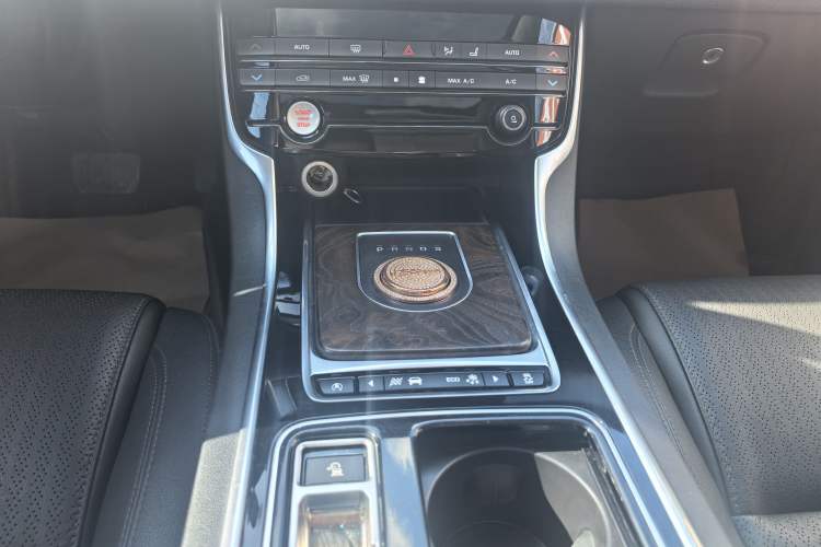 Used Jaguar XFL 2017 XFL 2.0T 240PS Luxury Edition Gear Lever