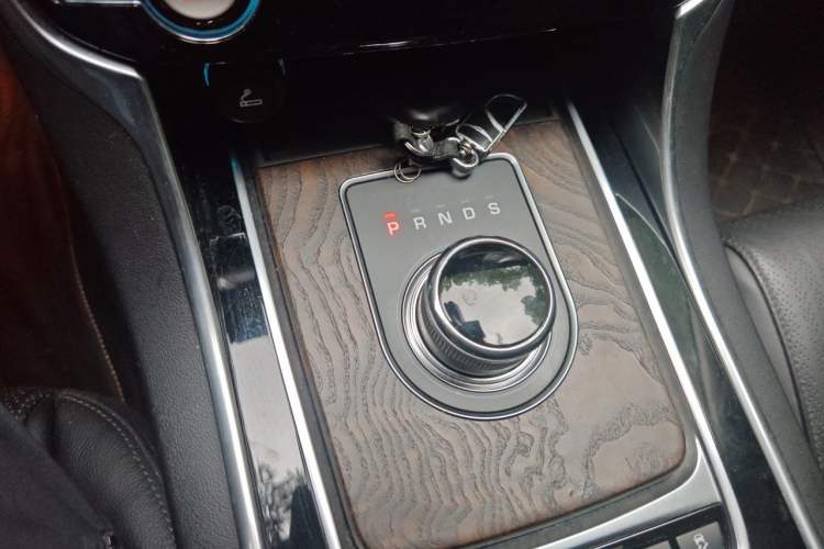 Used Jaguar XFL 2017 XFL 2.0T 240PS Luxury Edition Gear Lever