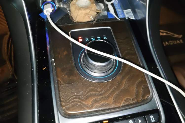 Used Jaguar XFL 2017 XFL 2.0T 240PS Luxury Edition Gear Lever