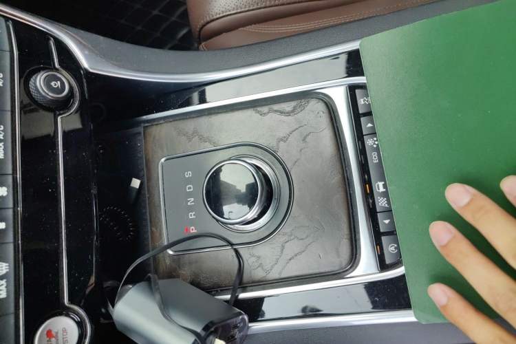 Used Jaguar XFL 2017 XFL 2.0T 240PS Premium Edition Gear Lever