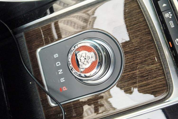 Used Jaguar XFL 2017 XFL 2.0T 200PS Elite Edition Gear Lever