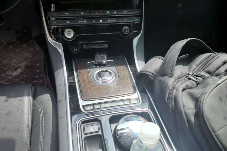 Used Jaguar XFL 2017 XFL 2.0T 200PS Elite Edition Gear Lever