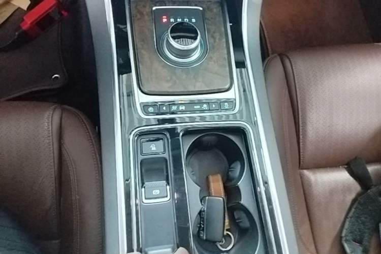 Used Jaguar XFL 2017 XFL 3.0 SC 340 PS Premium Edition Gear Lever