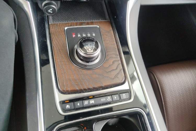 Used Jaguar XFL 2017 XFL 2.0T 240PS Luxury Edition Gear Lever