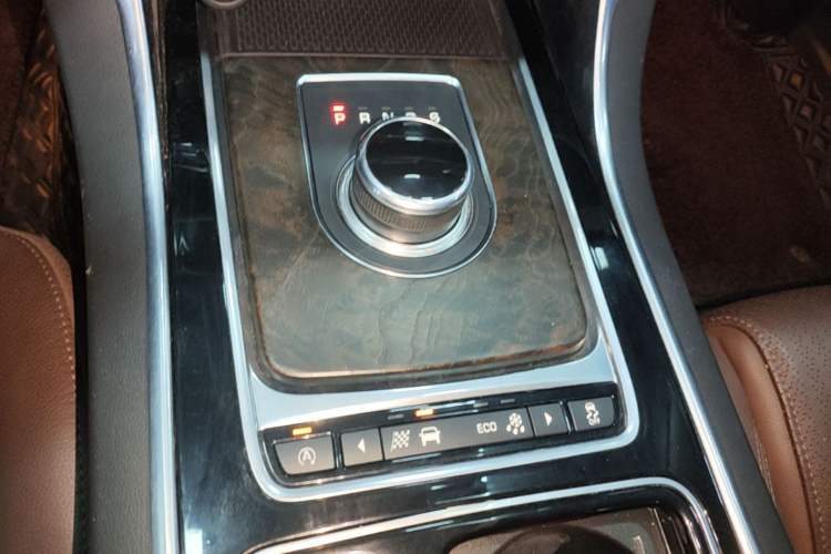 Used Jaguar XFL 2017 XFL 2.0T 240PS Premium Edition Gear Lever