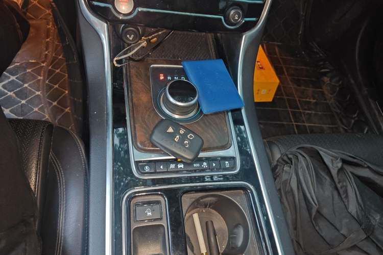 Used Jaguar XFL 2017 XFL 2.0T 240PS Luxury Edition Gear Lever