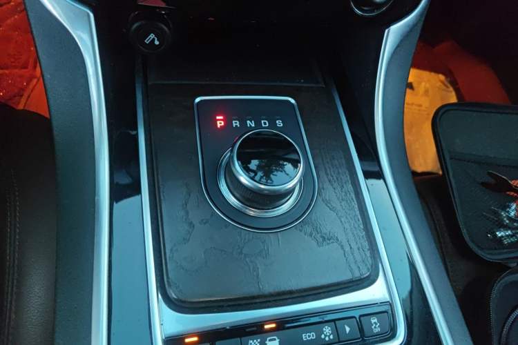 Used Jaguar XFL 2017 XFL 2.0T 240PS Luxury Edition Gear Lever