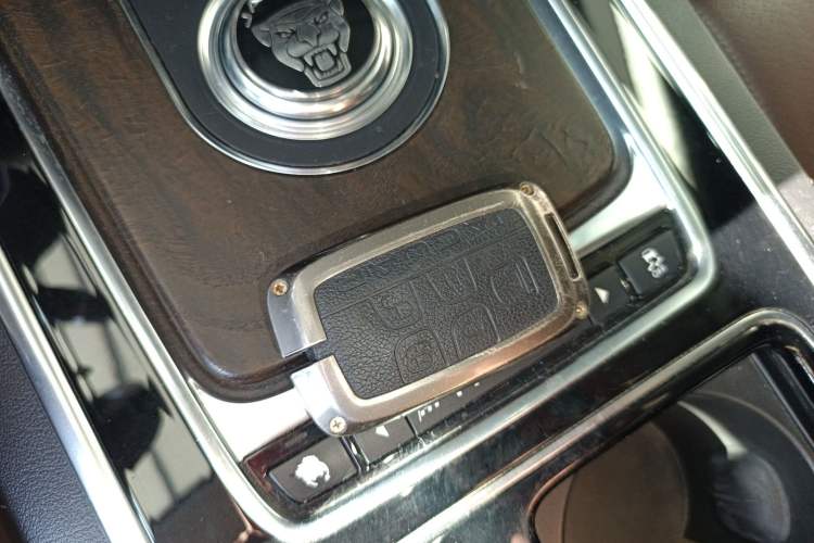 Used Jaguar XFL 2017 XFL 2.0T 240PS Luxury Edition Interior 1