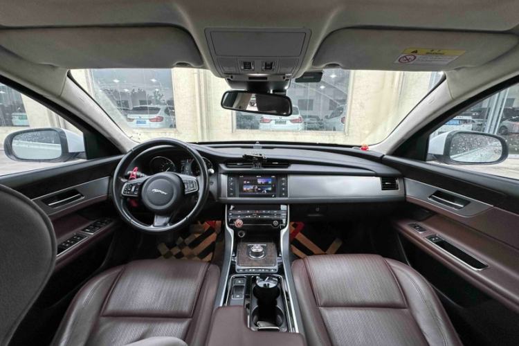 Used Jaguar XFL 2017 XFL 2.0T 200PS Luxury Edition Interior 1